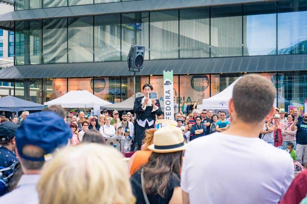 Ein Hut Voller Freude Ein Fass Voller Glück Ein Hut voller Fantasie: Das HUTFESTIVAL 2021 - Chemnitz City
