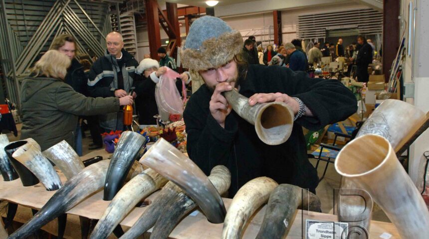 NACHTFLOHMARKT  – KULT & MUSS FÜR TRÖDEL-FANS