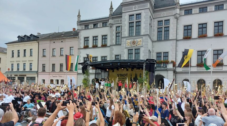 Musik-Nachwuchs trifft auf KOSMOS: Kinder- und Nachwuchsorchestertreffen Musik-Nachwuchs trifft auf KOSMOS: Kinder- und Nachwuchsorchestertreffen