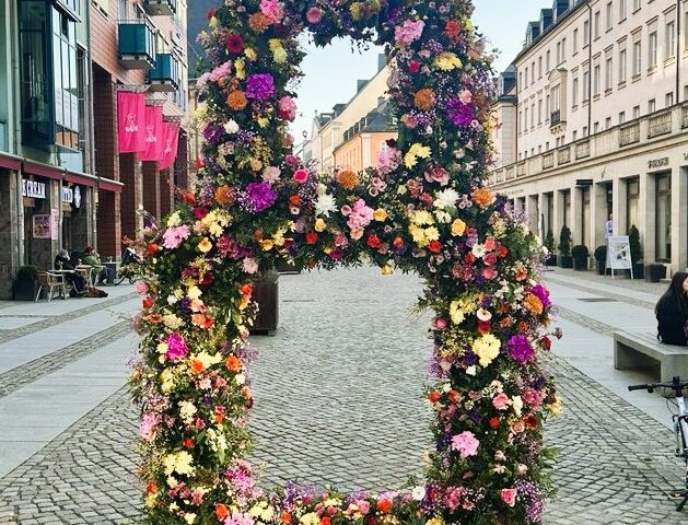 Blumig duftende Überraschung anlässlich des Internationalen Frauentags vom 06.-09.03.2026 in den Rathaus Passagen