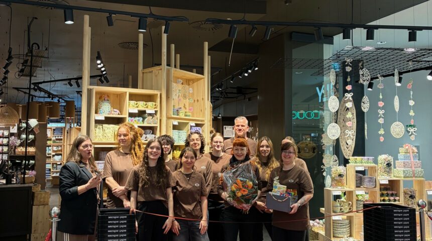 Großer Andrang bei Eröffnung von Søstrene Grene in der Galerie Roter Turm Großer Andrang bei Eröffnung von Søstrene Grene in der Galerie Roter Turm