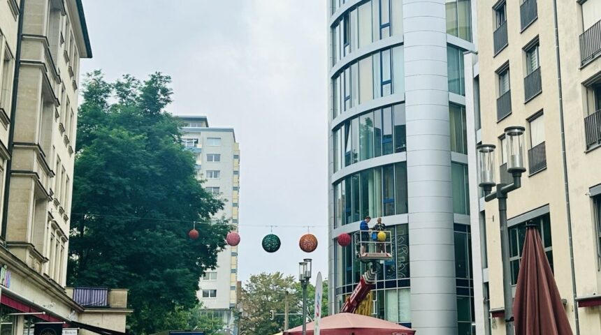 Neue Lichtkunst bringt die Innere Klosterstraße zum Leuchten