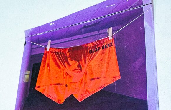 Roter Hingucker sorgt für Gesprächsstoff in der Innenstadt Roter Hingucker sorgt für Gesprächsstoff in der Innenstadt